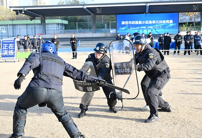 E:/25.12.10后 上傳網(wǎng)站留存/喜報(bào)！南京市保安服務(wù)有限公司建鄴分公司榮獲“校園最小應(yīng)急單元技能競賽”一等獎/照片/w700d1q75cms.jpgw700d1q75cms