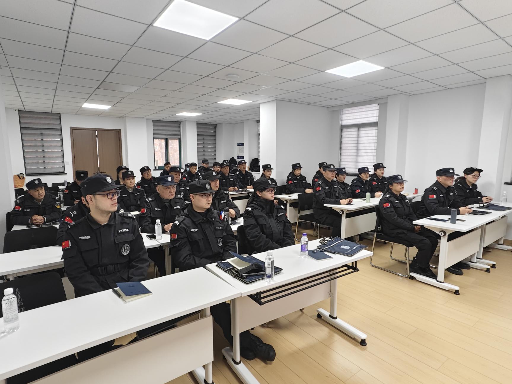 E:/25.12.10后 上傳網(wǎng)站留存/以專(zhuān)業(yè)守護(hù)安全 用實(shí)戰(zhàn)淬煉本領(lǐng)/照片/0fc0dfaca3d3b45557bc6770db8e8e12.jpg0fc0dfaca3d3b45557bc6770db8e8e12