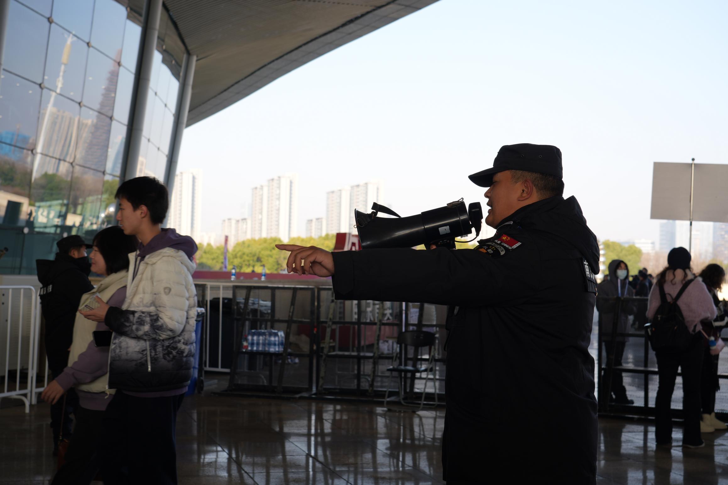 E:/25.12.10后 上傳網(wǎng)站留存/“安保鐵軍、硬核保障”2025系列報(bào)道四十一——乒超巔峰對(duì)決耀金陵 南京市保硬核護(hù)航筑平安/DSC06342.JPGDSC06342